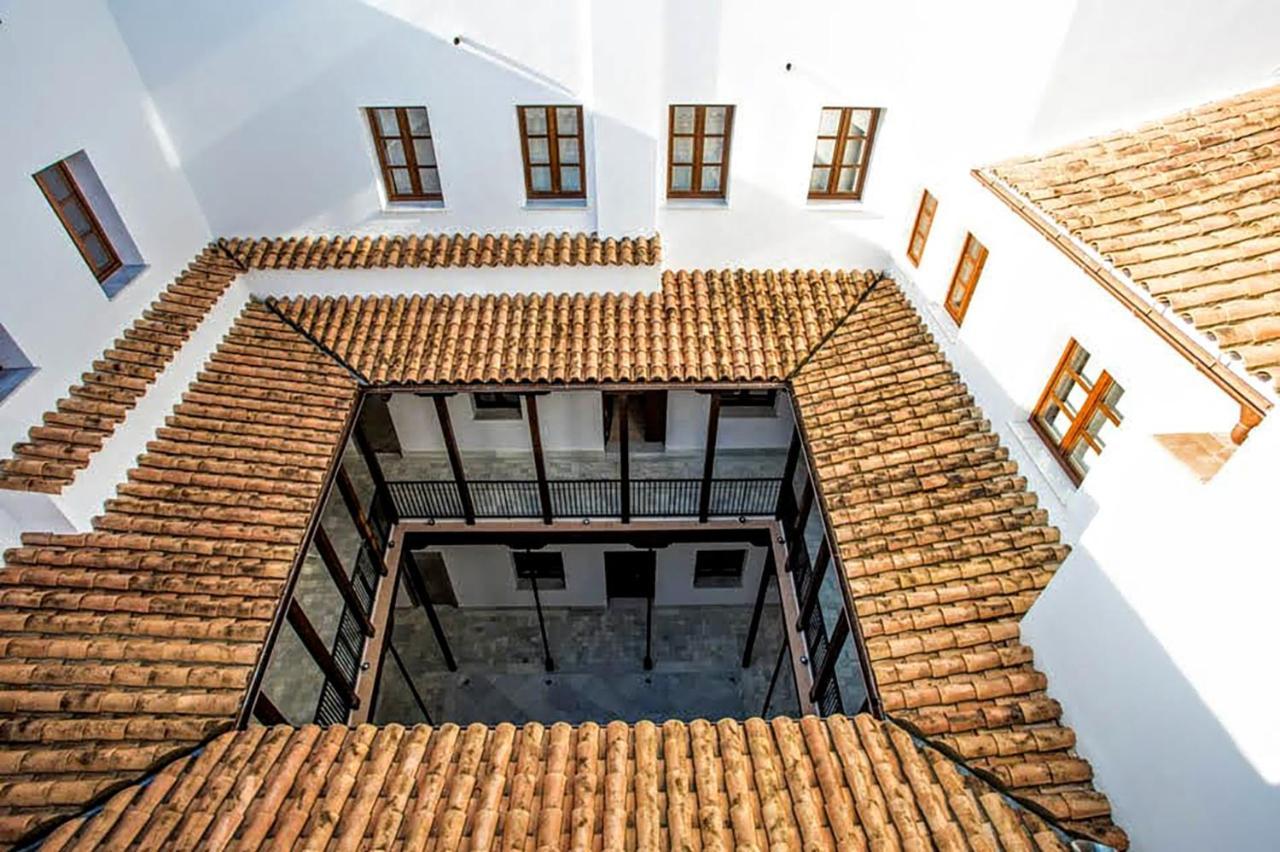 Palacio Del Siglo Xvii Frente A Jardines De Murillo Seville