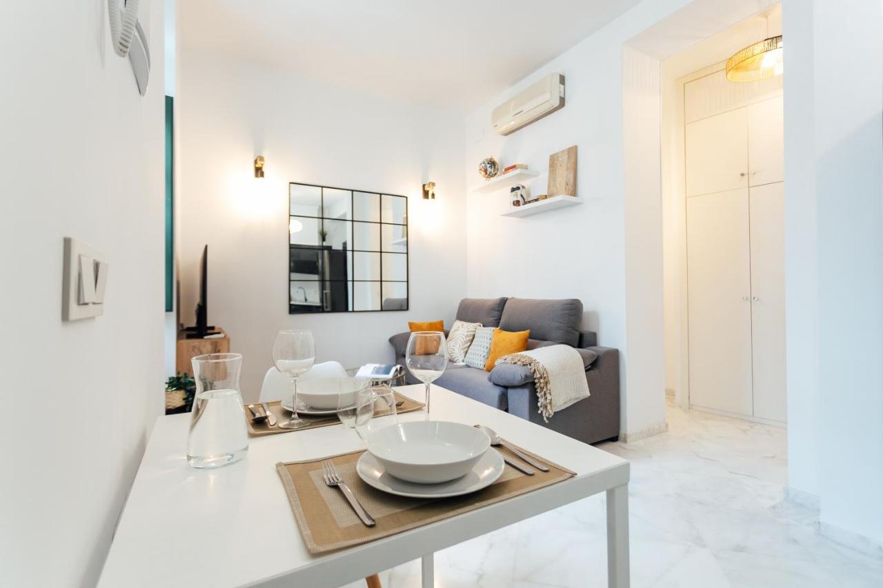 Modern And Wide- 1bd 1bth- Triana Seville