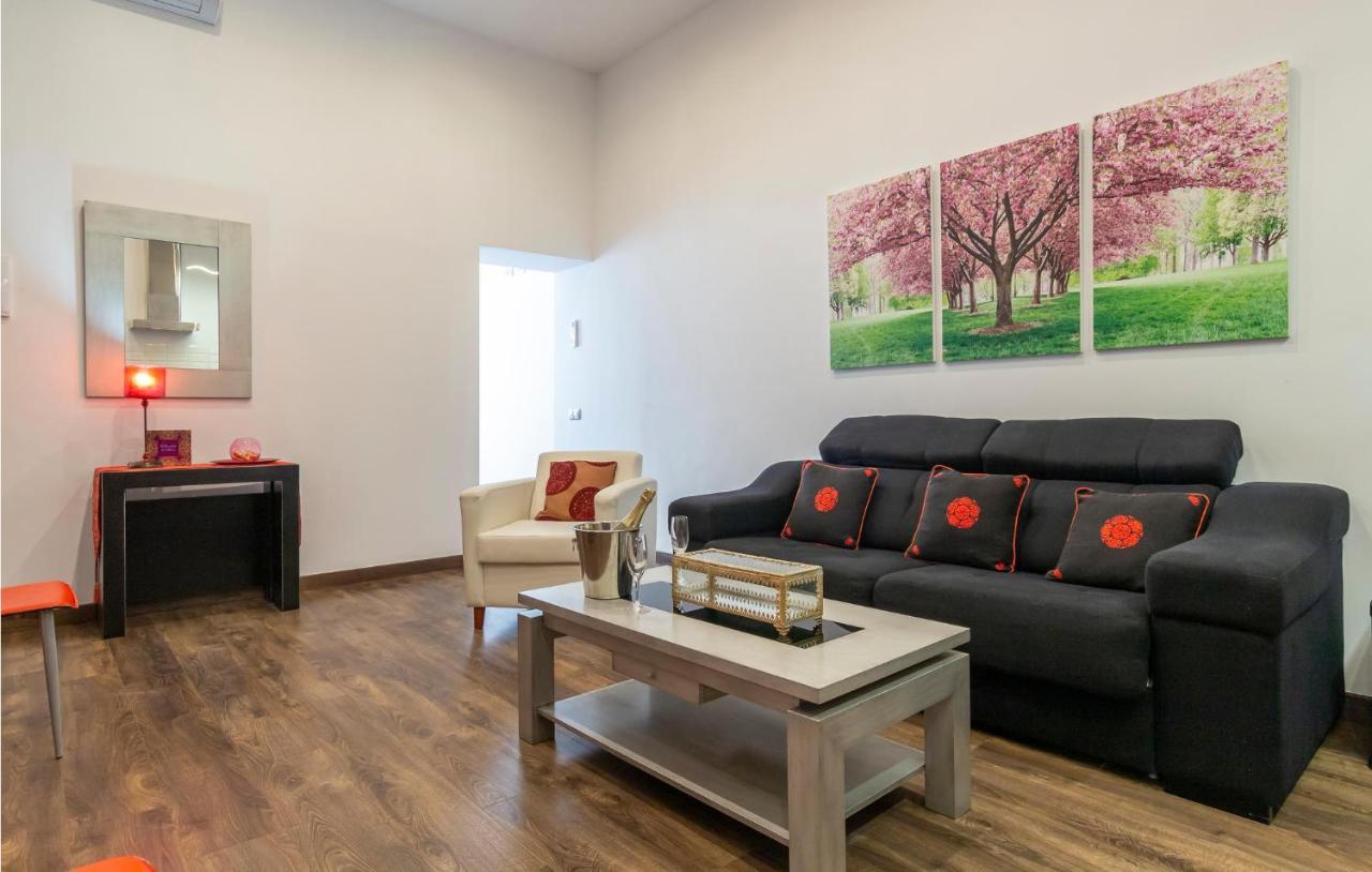 Amazing In With Kitchen Apartment *