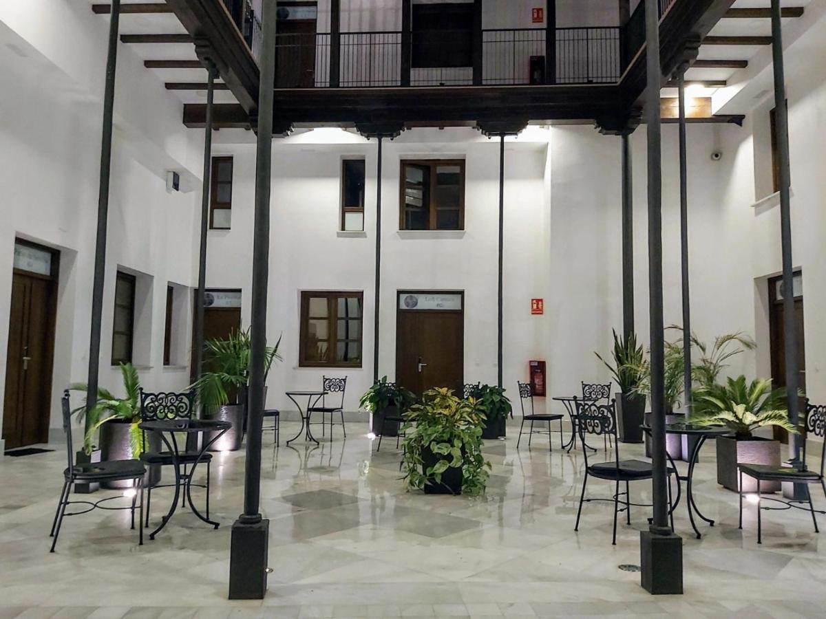 Palacio Del Siglo Xvii Frente A Jardines De Murillo Seville