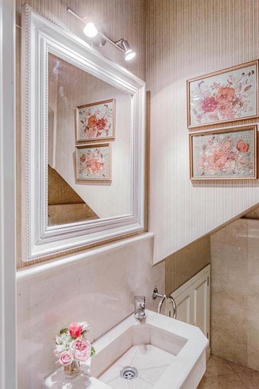 Fam Sevillian Townhouse *