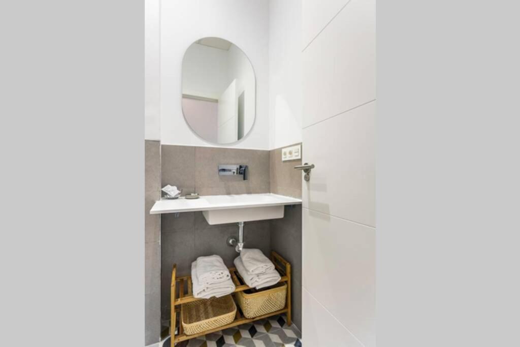 Pop Art, 2bd Ground Apartment *