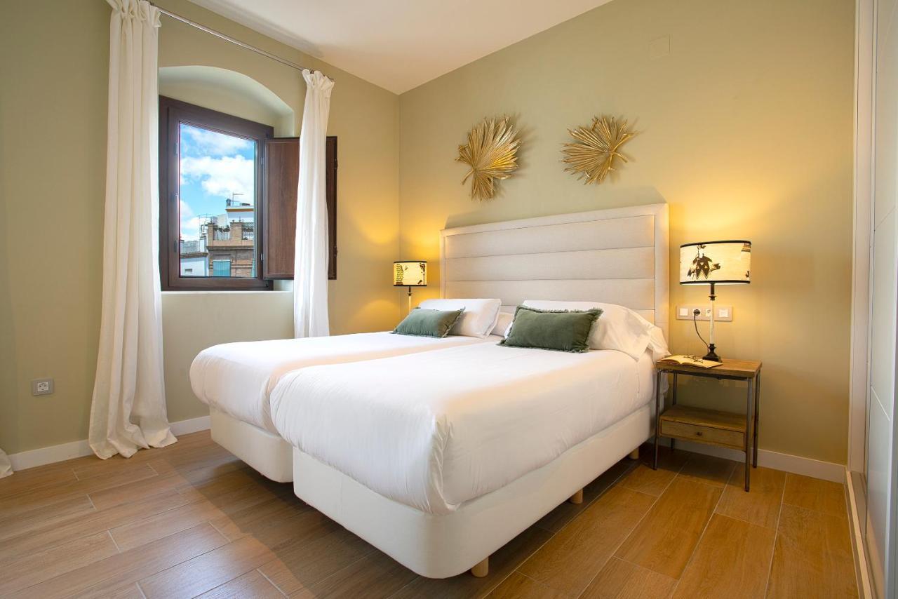 Genteel Castilla Terrace Apartment