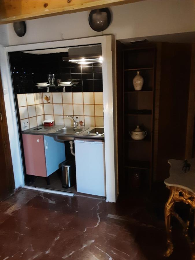 Apartment La *