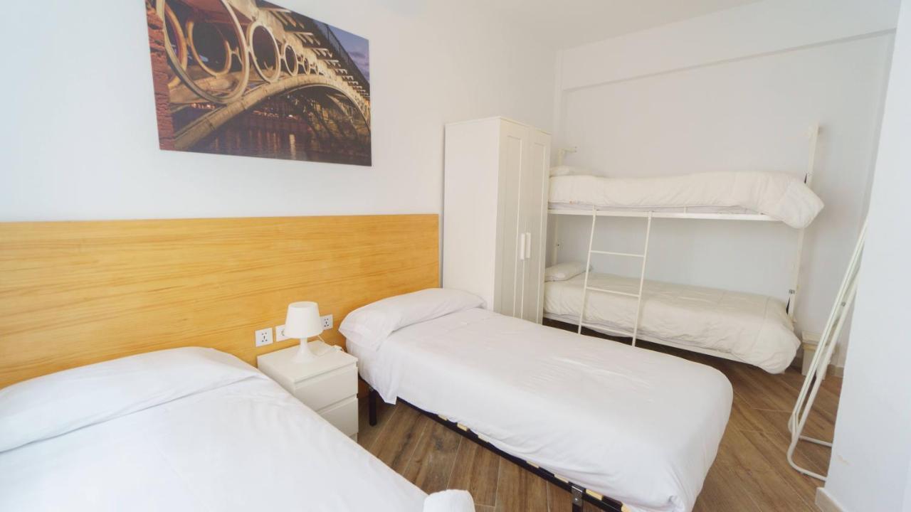 Rentalsevilla Espacioso Y Acogegor Apartamento De 3