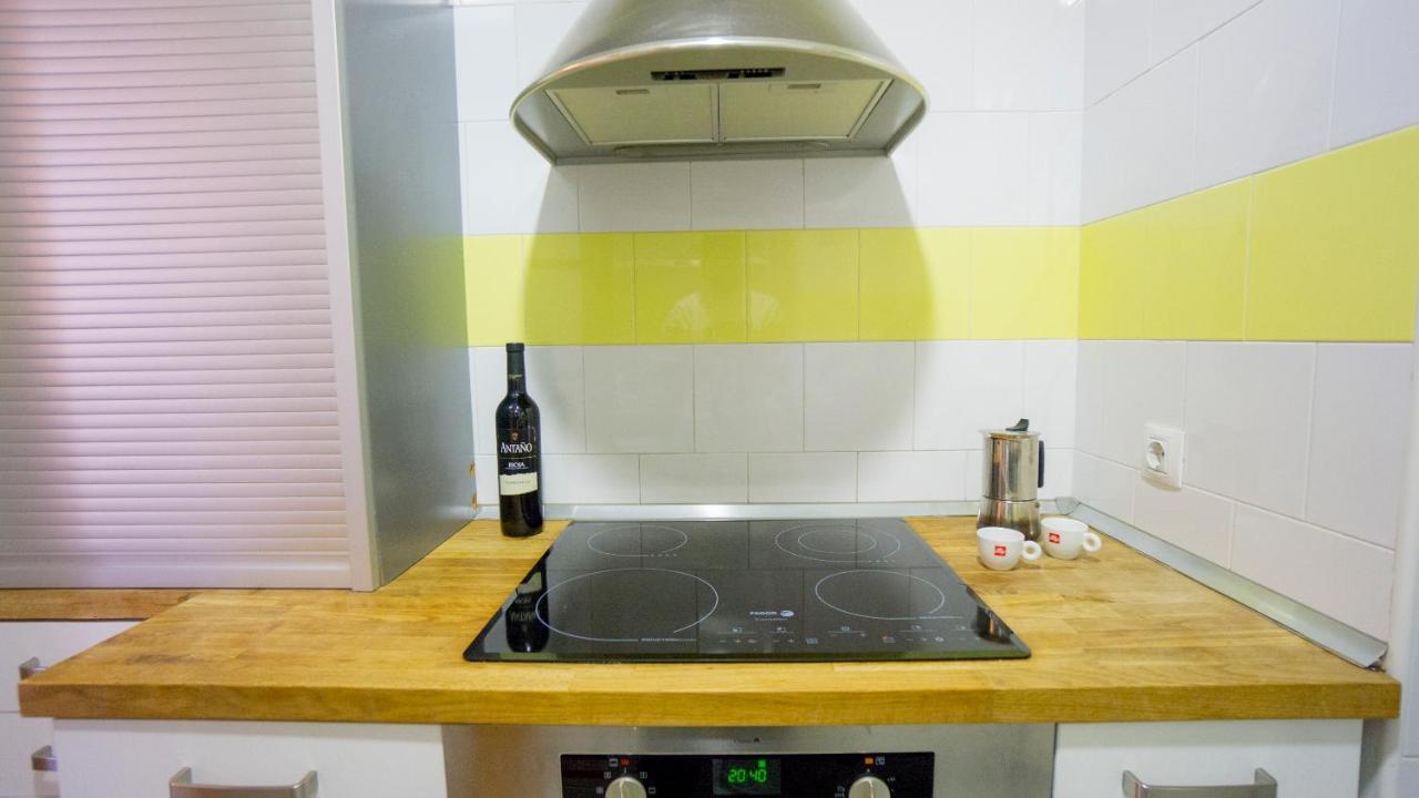Rentalsevilla Luminoso Apartamento Con Terraza En La Maestranza Seville