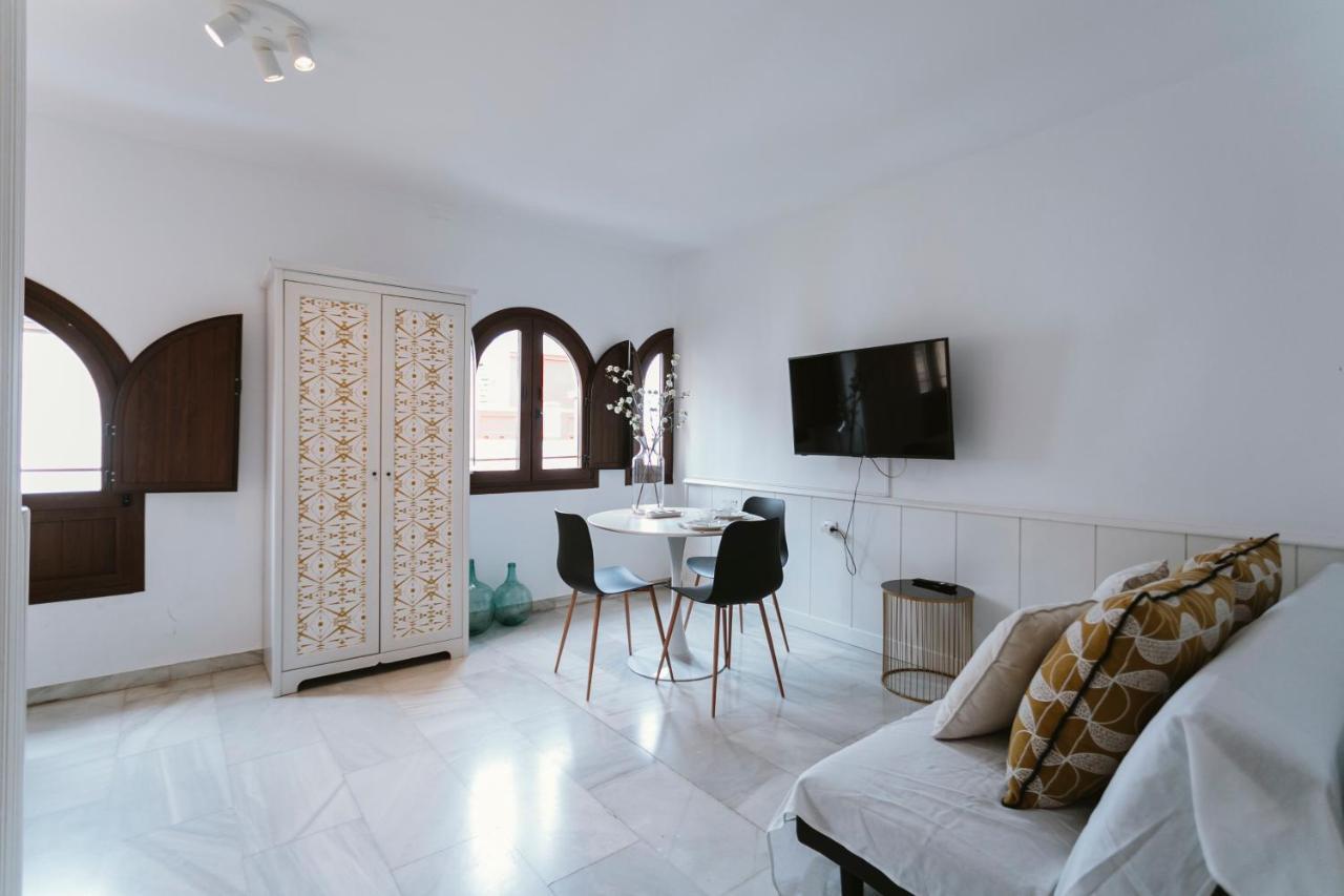 Complete Studio With Terrace - 1bth- La Giralda Apartment *