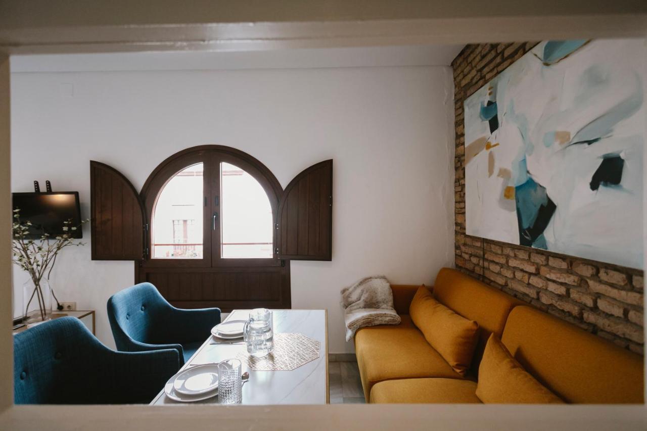 Complete Studio With Terrace - 1bth- La Giralda Apartment Seville