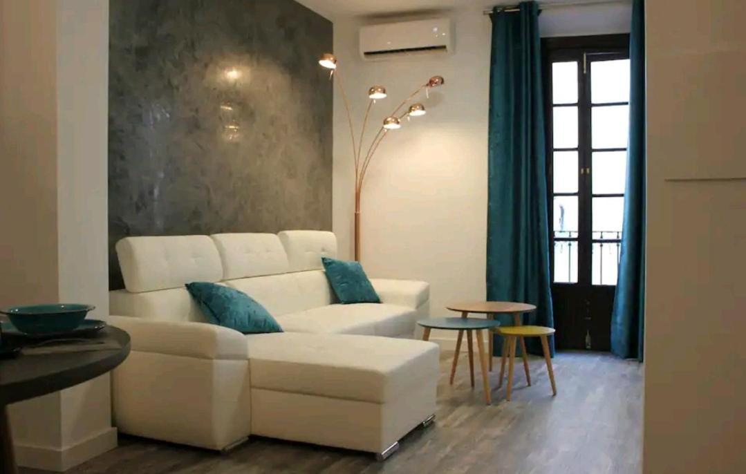 Minty Mendoza Rios Apartment Seville