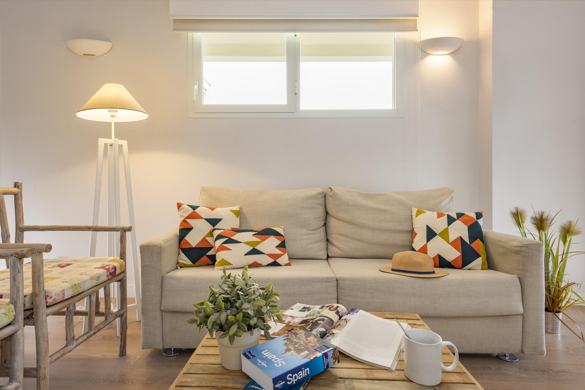 Plaza Apartment *