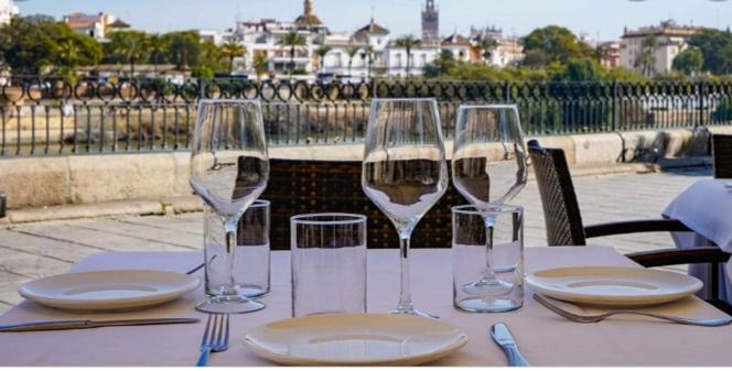 Acogedor Junto A Calle Betis, Triana-los Remedios Seville