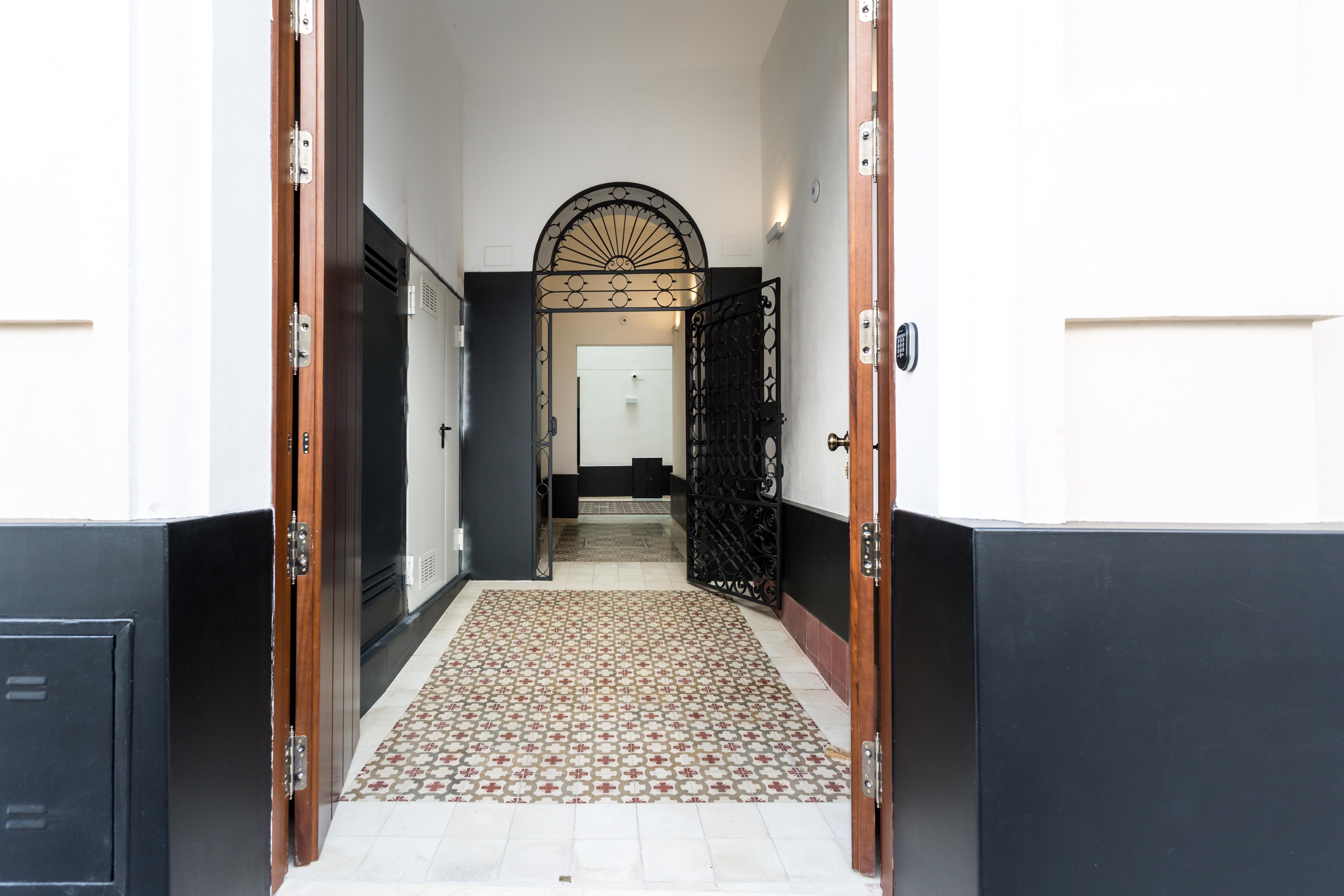 Lanza Seville
