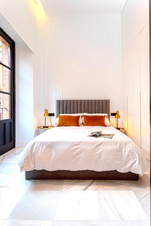Genteel Giralda Apartment