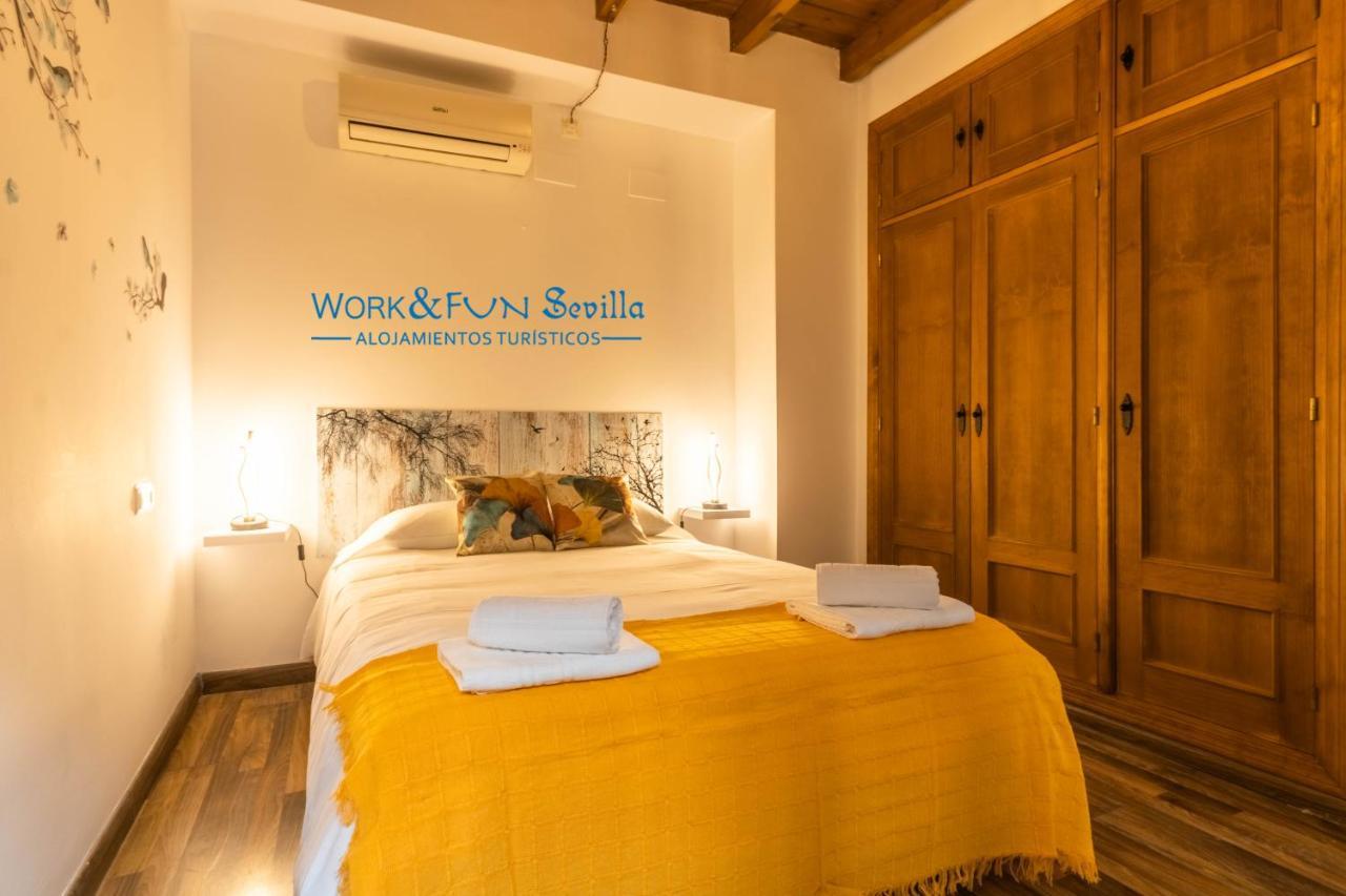 Patio Andaluz En Apartamento Sevilla