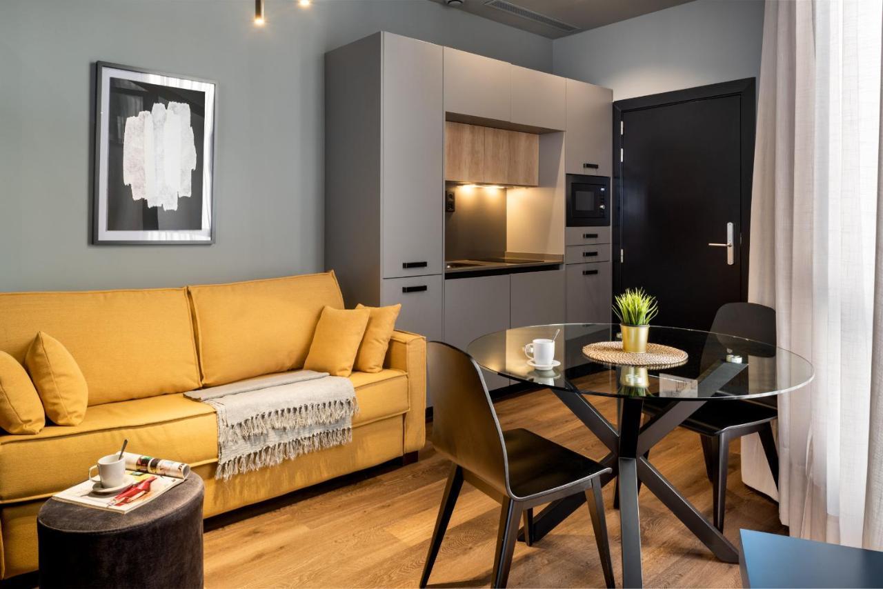 Apartment Muralla By Lola Seville