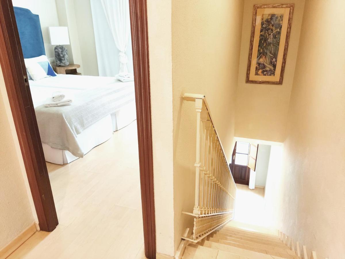 Homeyseville-penthouse Cathedral Tomas De Ibarra St 6 Pax, Parking Optional Apartment