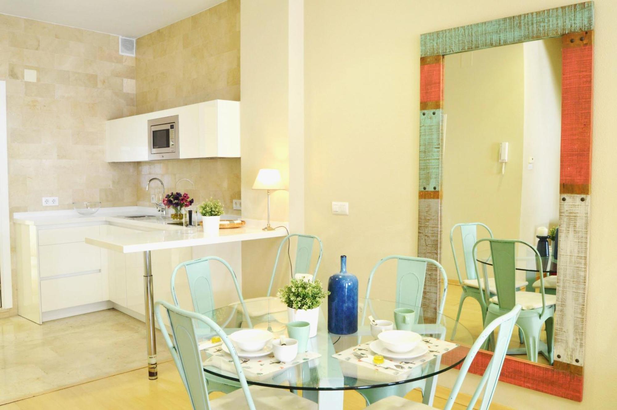 Homeyseville-penthouse Cathedral Tomas De Ibarra St 6 Pax, Parking Optional Apartment Seville