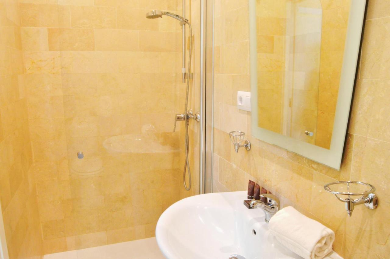 Apartment Homeyseville-penthouse Cathedral Tomas De Ibarra St 6 Pax, Parking Optional Seville