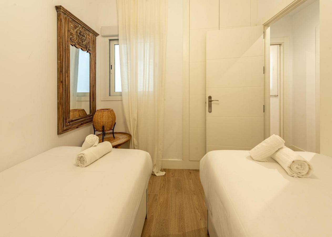 Apartment Modern With Balcony- 2bd 2bth- San Vicente