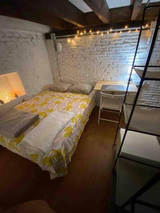 Airbhouse Private & Homestay *