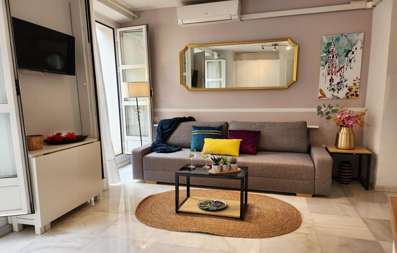 Lovely Center - Balcony Lux Sol Apartment *