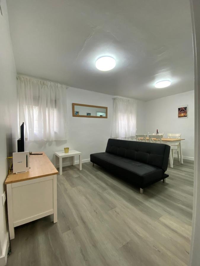 Piso Junto Al Hospital Macarena * Seville