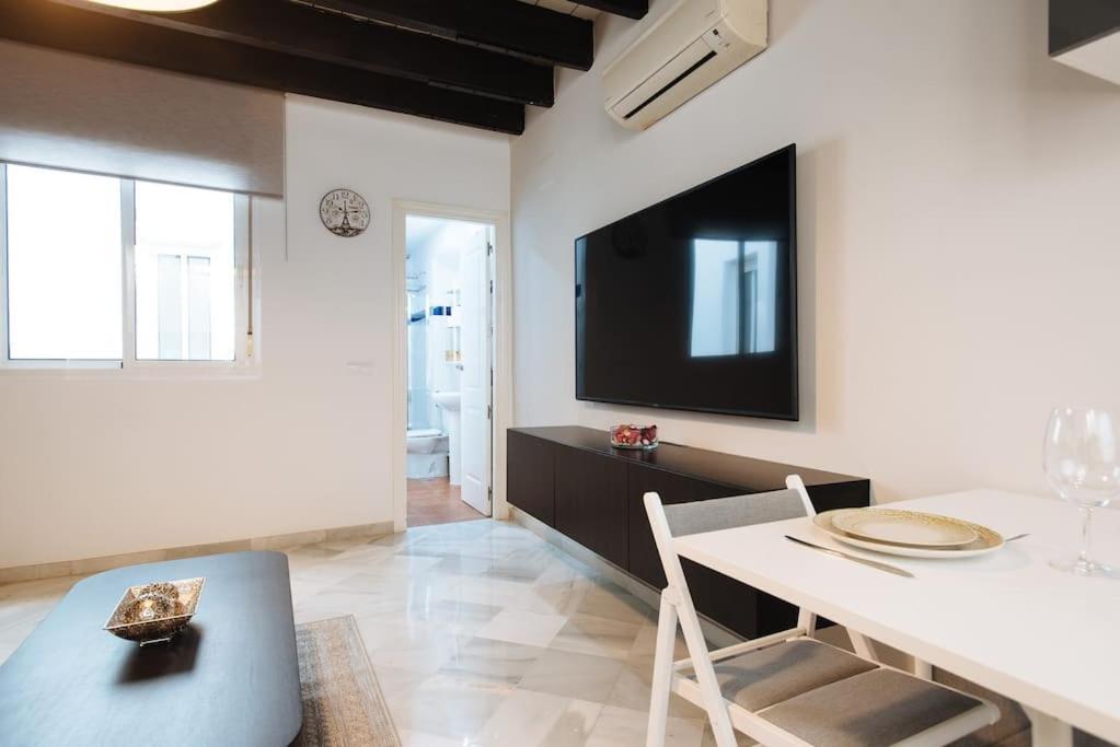 Ad2b Apartment, 300m From Cathedral With 2br Sevilla