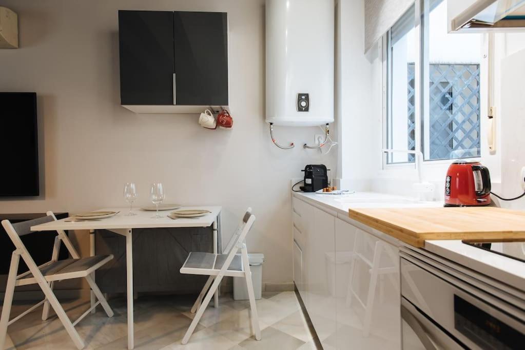 Apartamento Ad2b Apartment, 300m From Cathedral With 2br Sevilla
