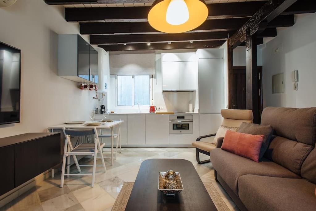 Ad2b Apartment, 300m From Cathedral With 2br Apartamento
