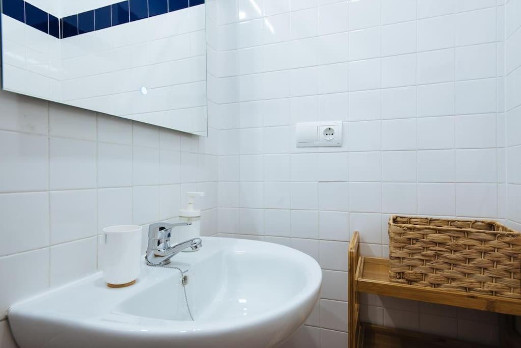Ad2b Apartment, 300m From Cathedral With 2br Sevilla