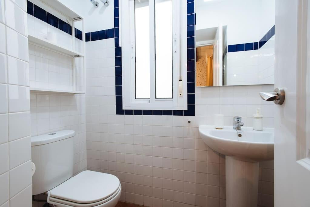 Ad2b Apartment, 300m From Cathedral With 2br * Sevilla