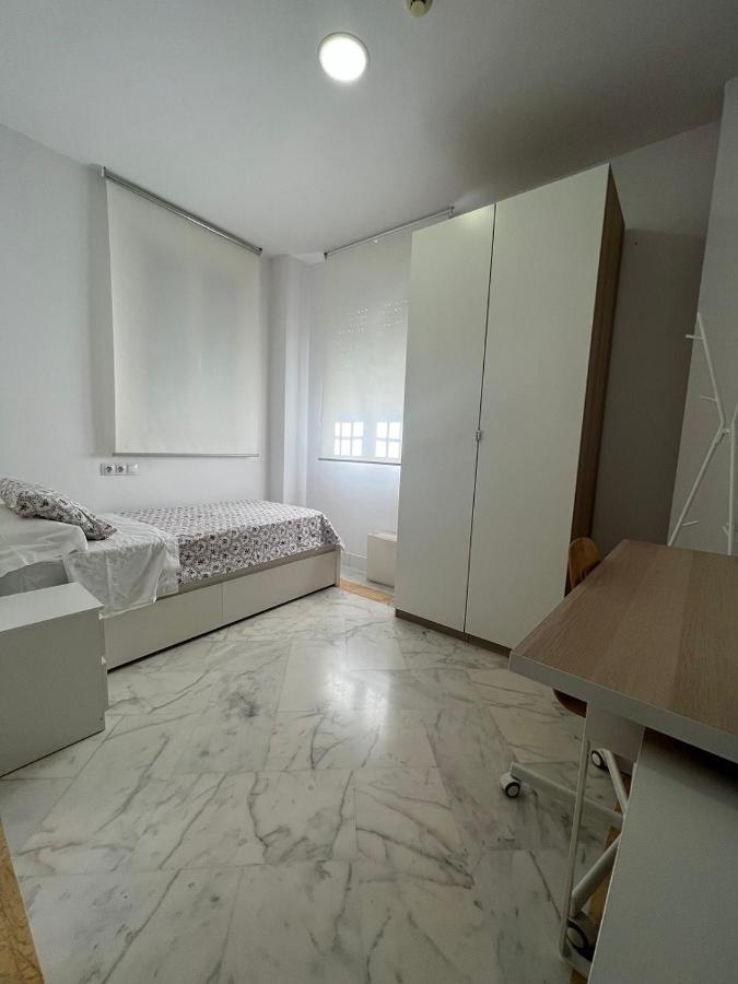 Colegio Mayor Careu - Women Only - Community Apartment *