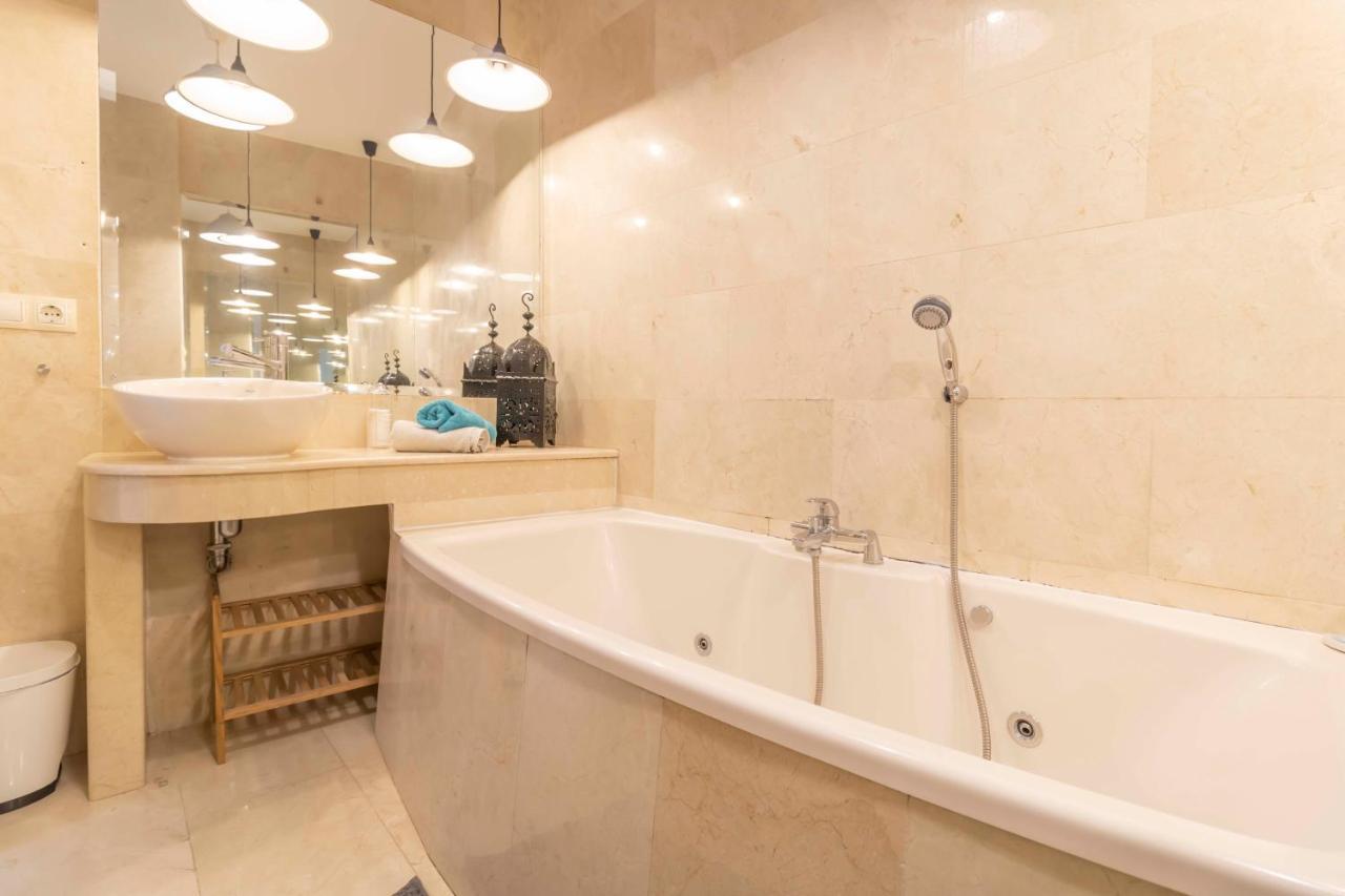 House -rooftop&jacuzzi -stayinseville Villa *