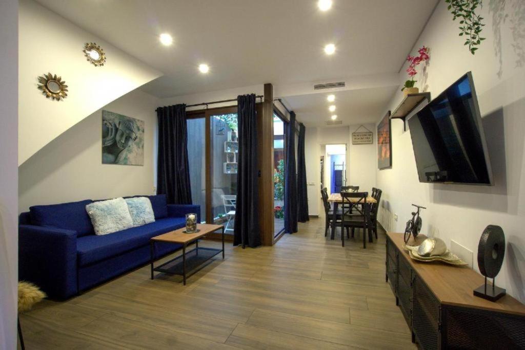 Rentalsevilla Looks Pretty And Modern Apartamento Sevilla