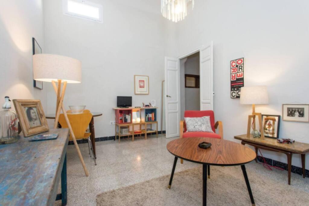Casa Pepita: Vintage Spirit In The Old Town Apartment *
