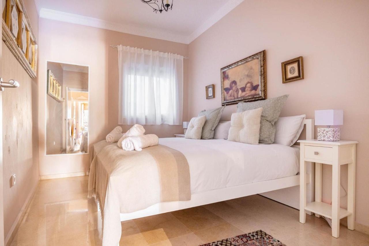 Luxe Town Hall Apartment *