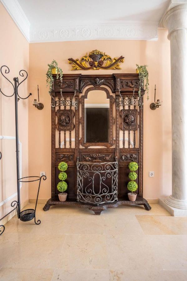 Luxe Town Hall Seville
