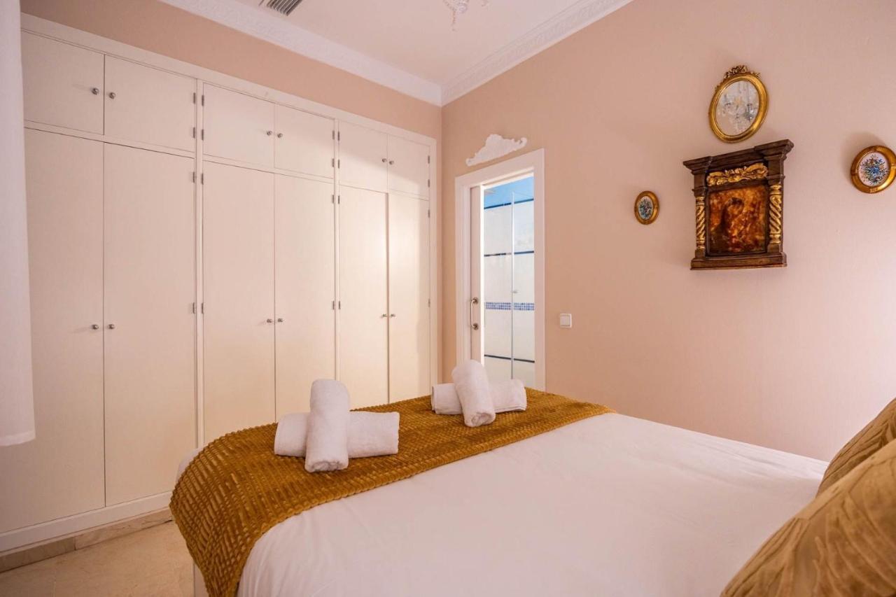 Luxe Town Hall Apartment Seville