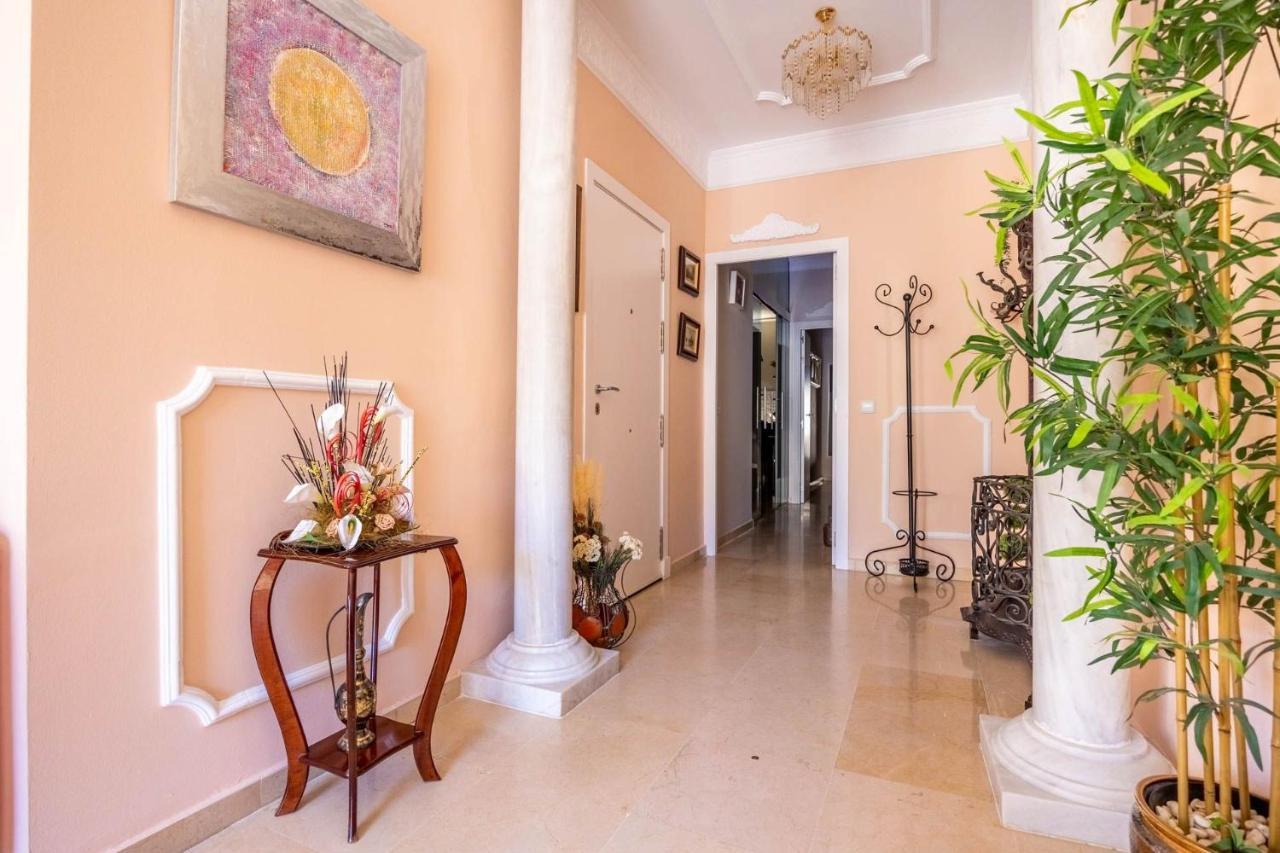 Luxe Town Hall Apartment Seville