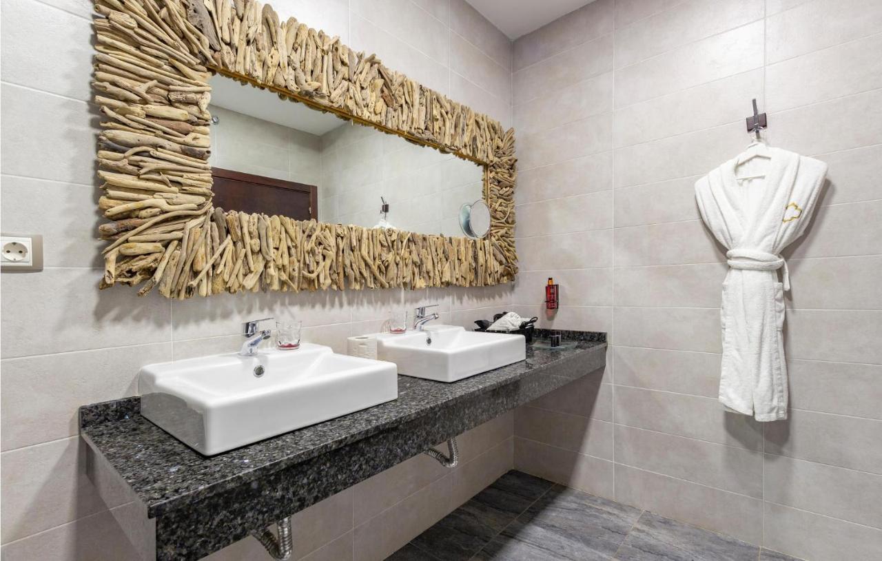 Apartment Amazing In With Kitchen Seville