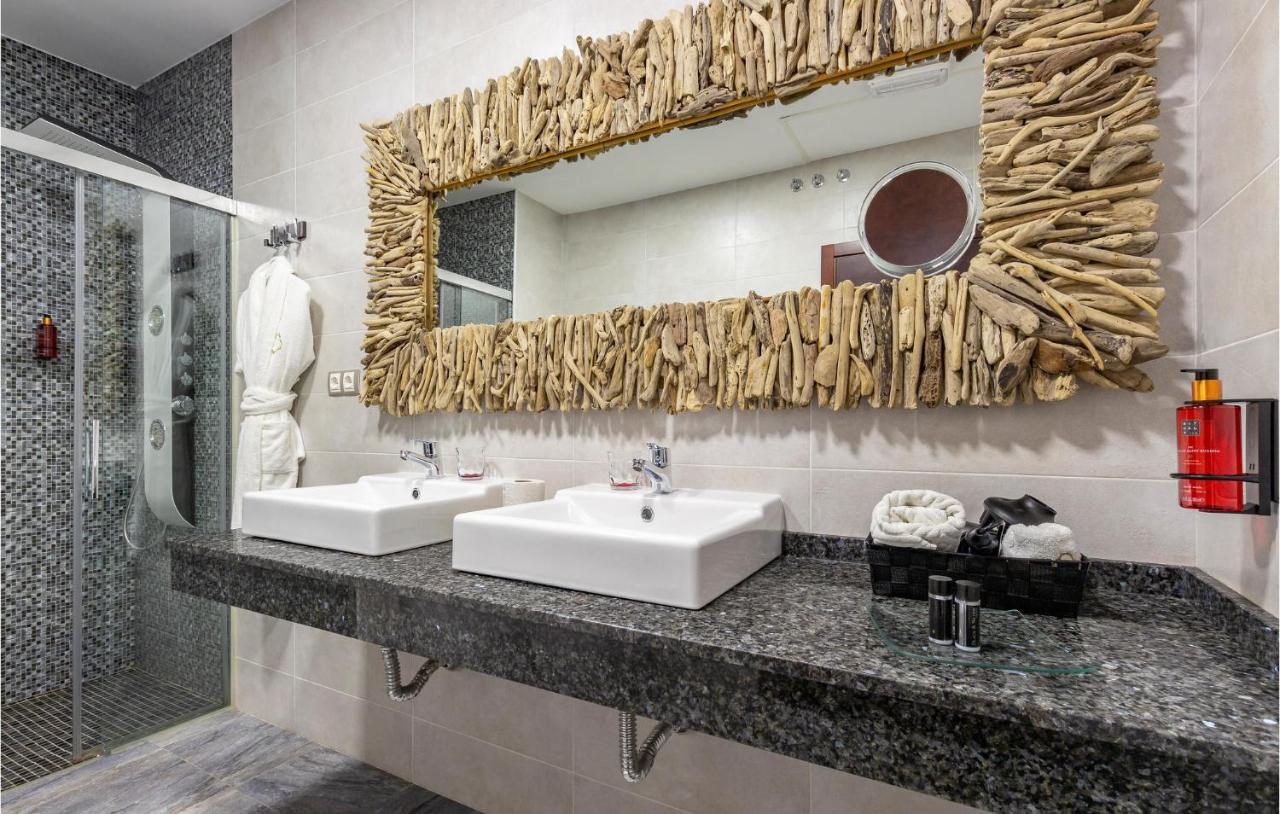 Amazing In With Kitchen *