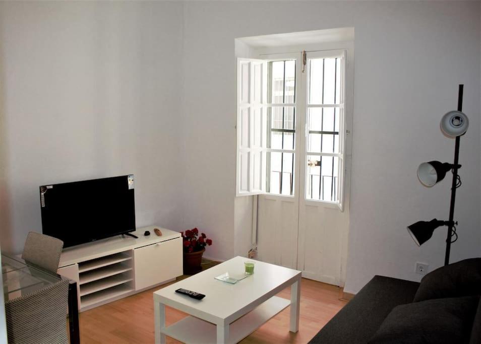 En La Plaza Del Salvador. Apartment Seville