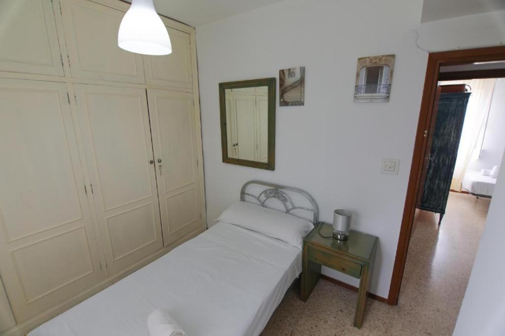 Rentalsevilla Bright In La Macarena Apartment Seville