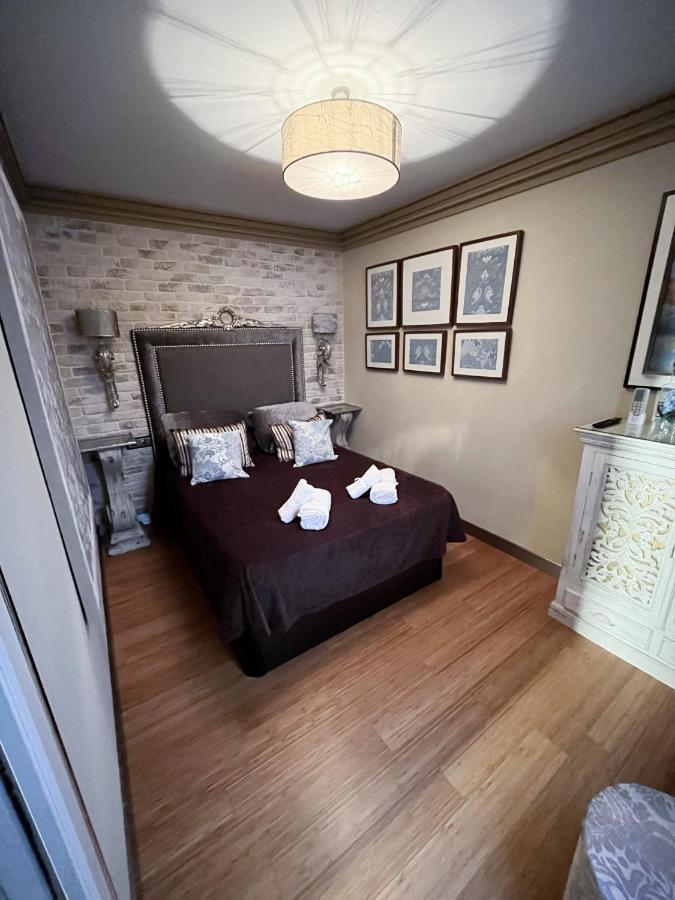 180 Luxury N. De Angeles Apartment