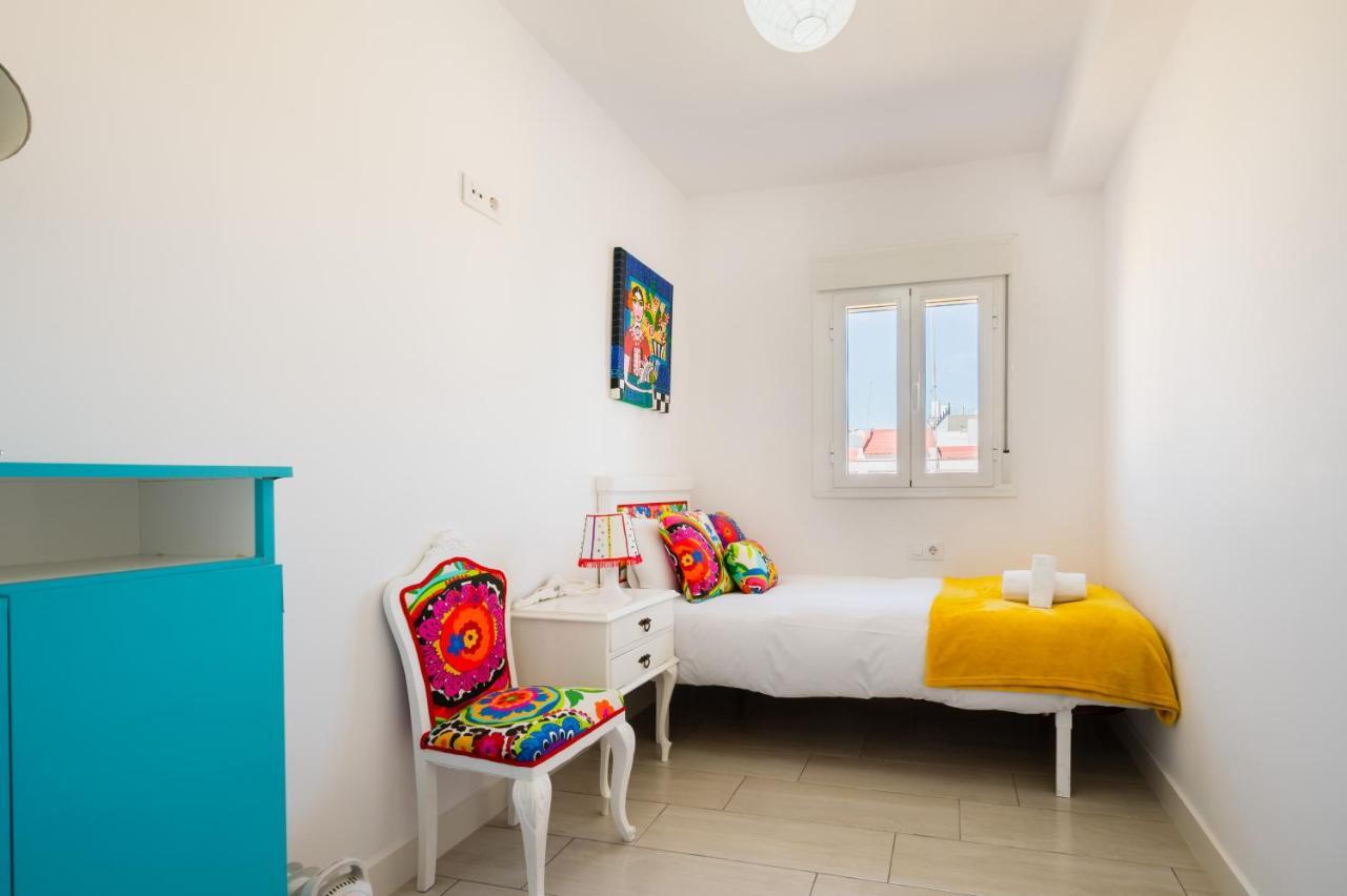 Apartment Wide And Colourful- 3bd 1bth- Triana Seville