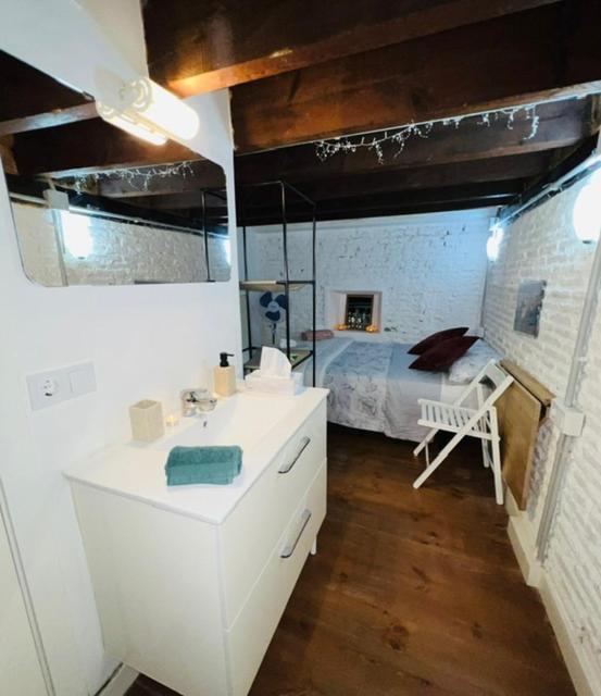 Airbhouse Private & Homestay Seville