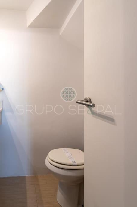 Ad10 Full House Near Cathedral By Antonia Diaz Street Seville