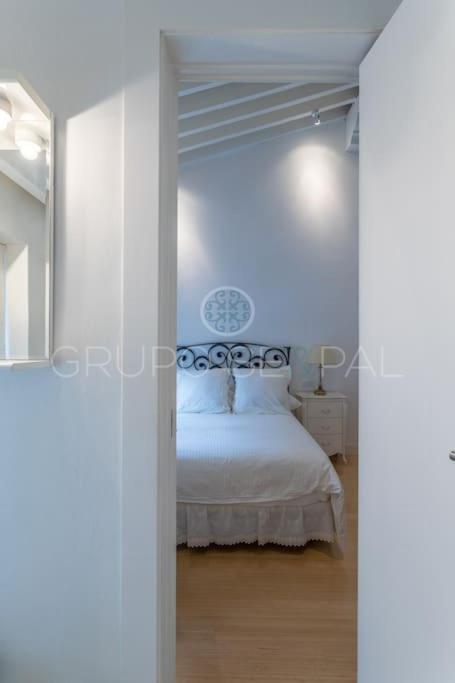 Ad10 Full House Near Cathedral By Antonia Diaz Street Seville