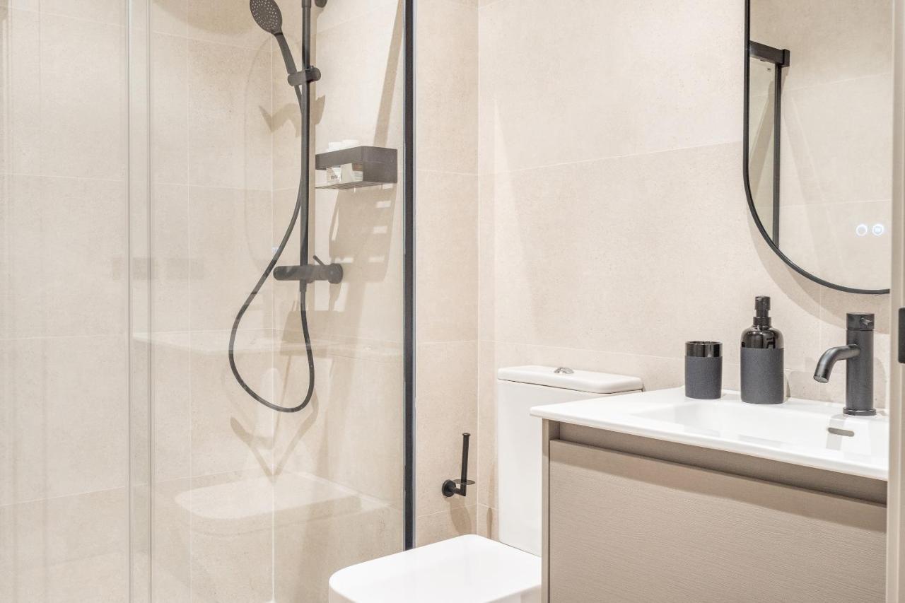 Modern With Swimming Pool- 2bd 2bth- Triana