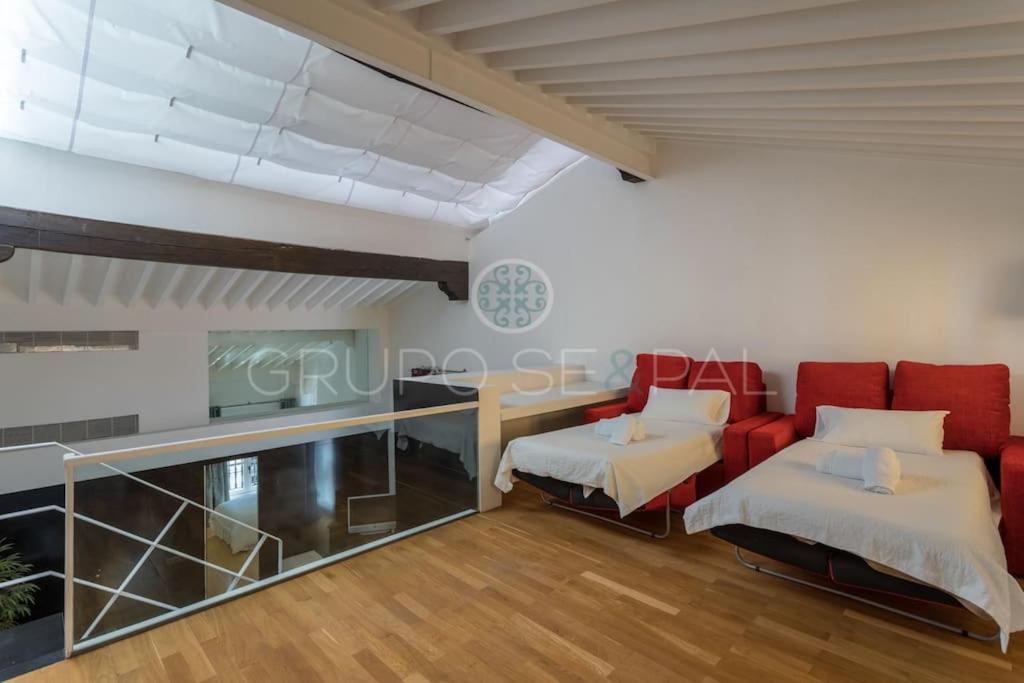 Ad10 Full House Near Cathedral By Antonia Diaz Street Seville